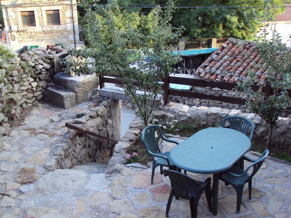 Hostal Artesano I y III Navarredonda Exterior foto
