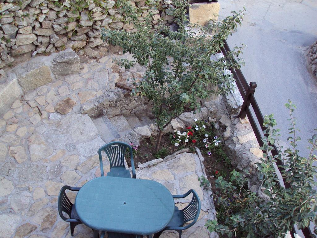 Hostal Artesano I y III Navarredonda Exterior foto