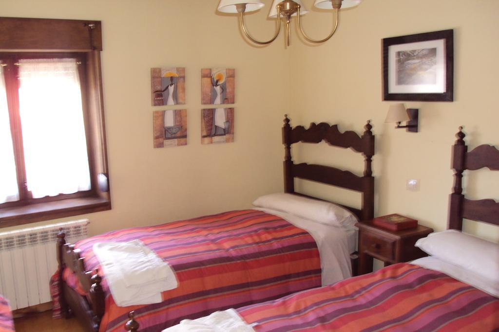Hostal Artesano I y III Navarredonda Habitación foto